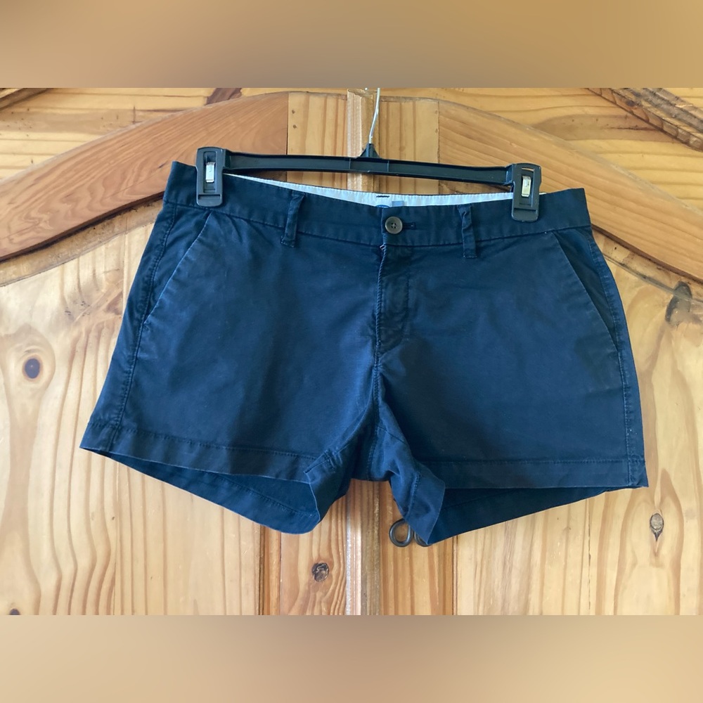 Women's Old Navy black cute flat Front chino shorts size 8 - Picture 1 of 7